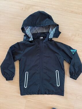 BOYS RAIN JACKET WITH DETACHABLE HOOD LIGHTWEIGHT RAINCOAT BLACK WHITE SZ SMALL